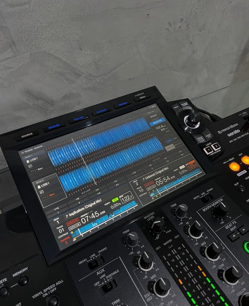Pioneer XDJ-RX3 DJ set + flightcase rekord box license