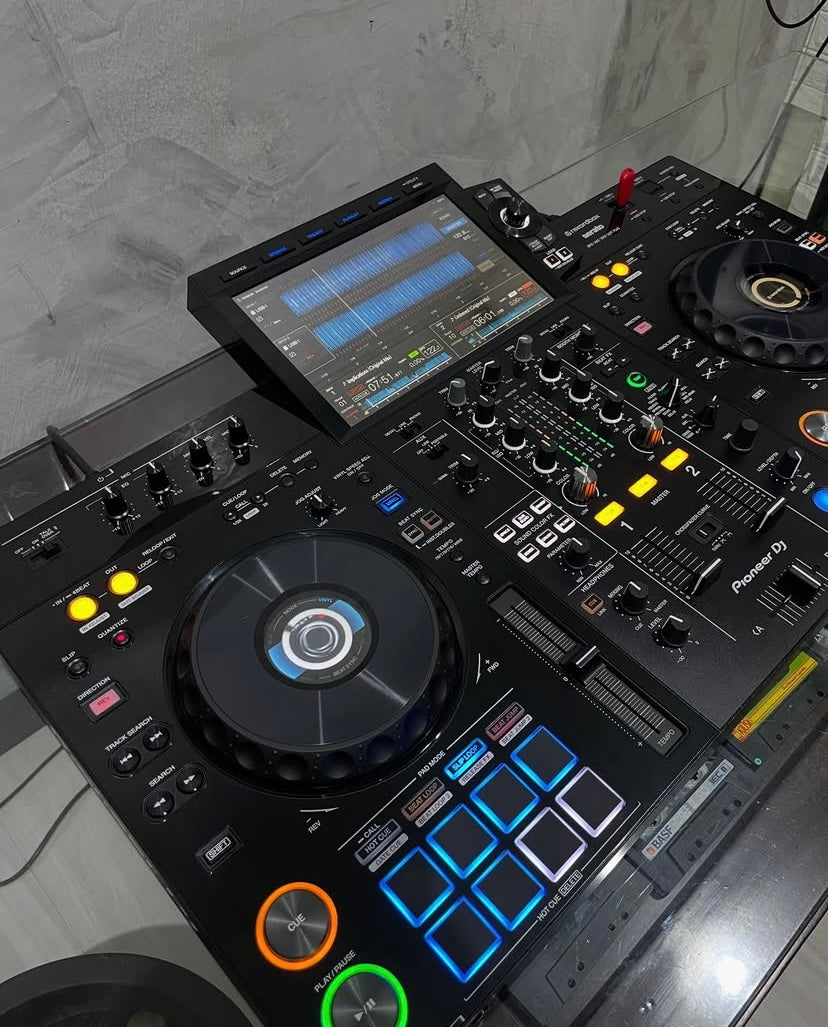 Pioneer XDJ-RX3 DJ set + flightcase rekord box license