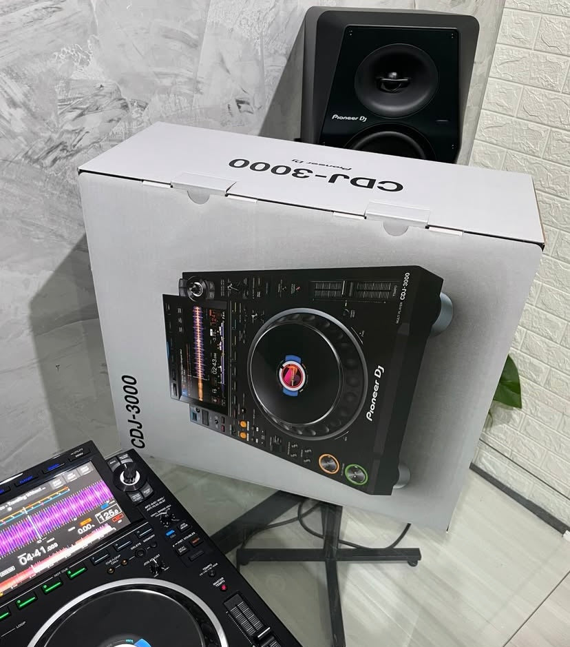 Pioneer CDJ-3000 players (Pair) + flightcases