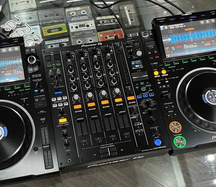 Pioneer CDJ-3000 Pair + DJM-900NXS2 Mixer