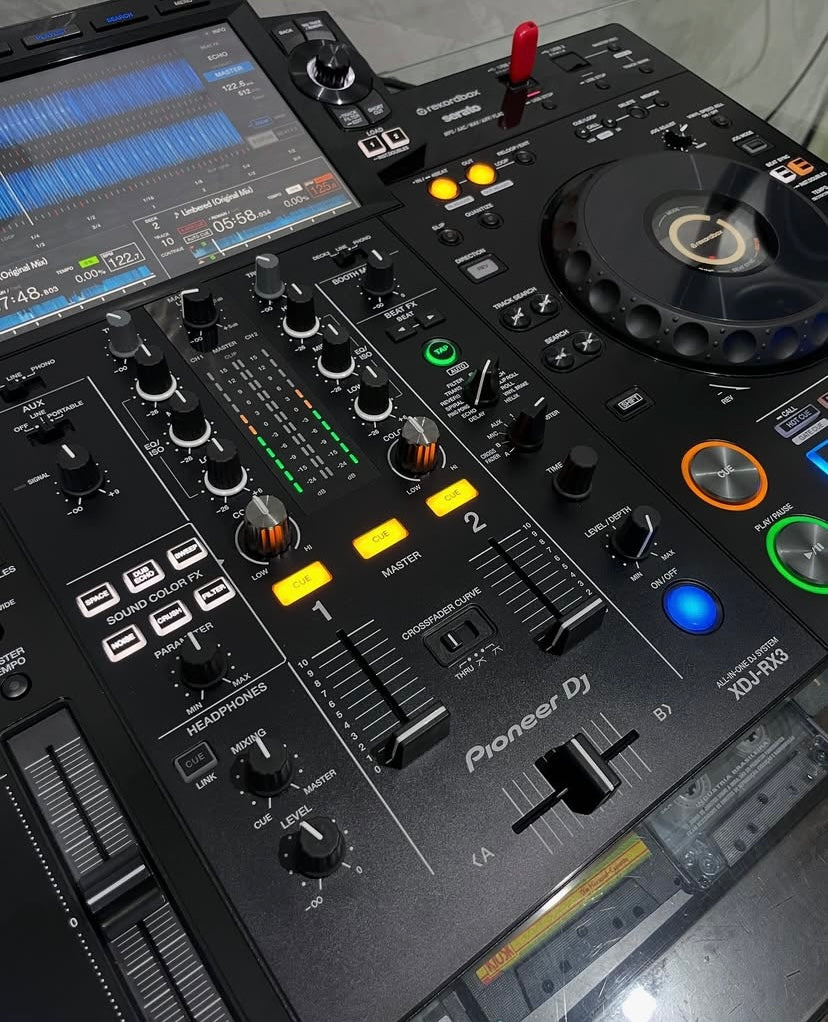 Pioneer XDJ-RX3 DJ set + flightcase rekord box license
