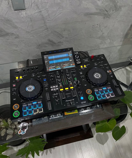 Pioneer XDJ-RX3 DJ set + flightcase rekord box license