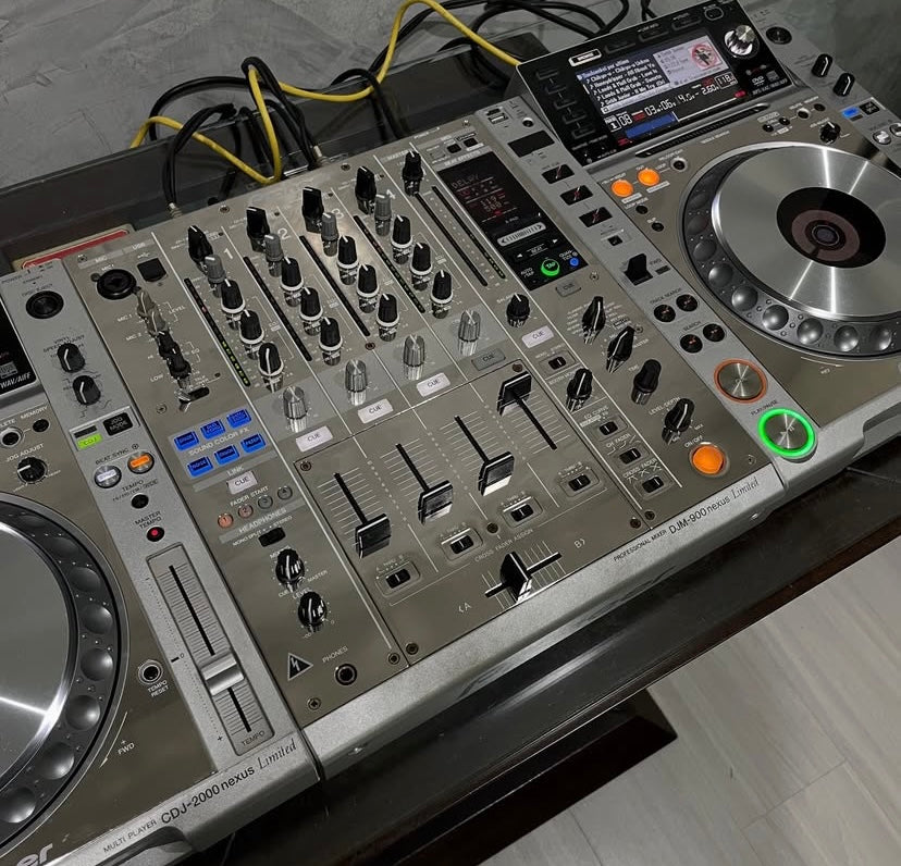 Pioneer CDJ-2000 Nexus Limited Silver Pair + DJM-900 Nexus Limited Silver