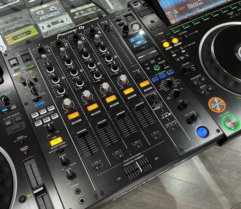 Pioneer CDJ-3000 Pair + DJM-900NXS2 Mixer