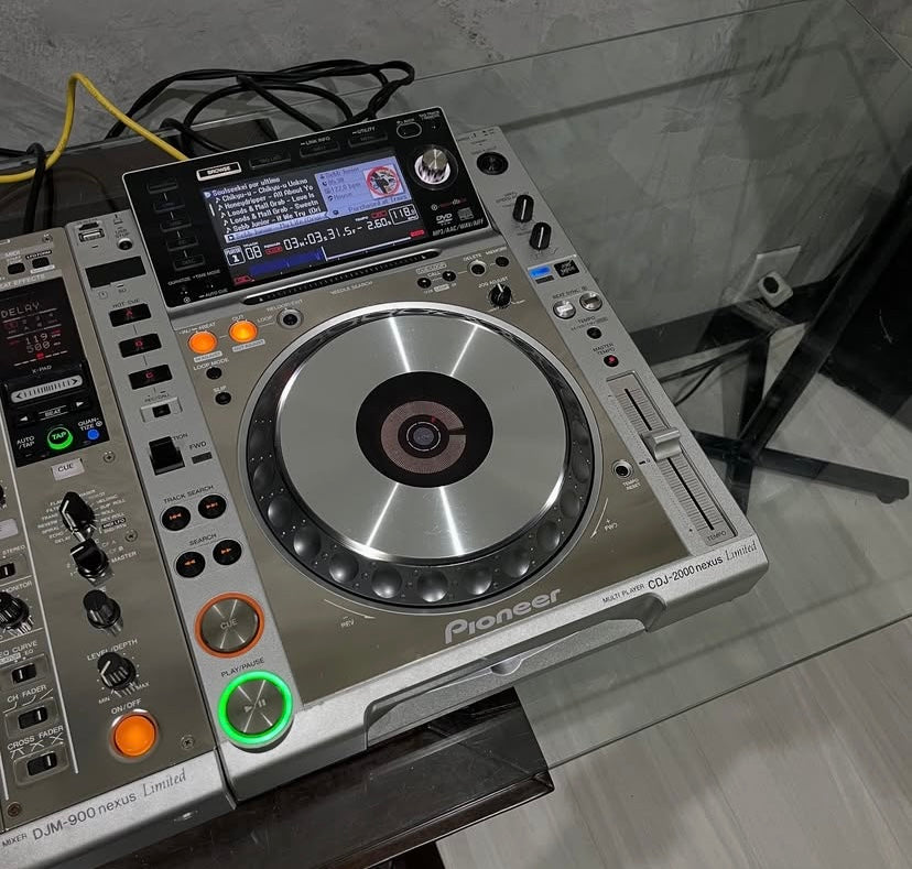Pioneer CDJ-2000 Nexus Limited Silver Pair + DJM-900 Nexus Limited Silver