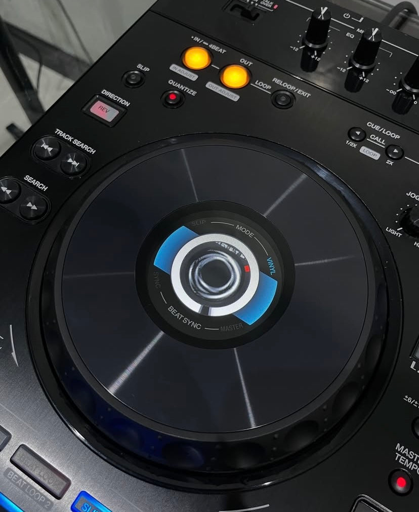 Pioneer XDJ-RX3 DJ set + flightcase rekord box license